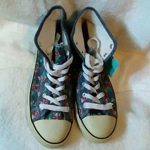 Woman's canvas high tops size 10